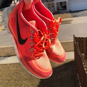 Size 8 Nike free 5.0